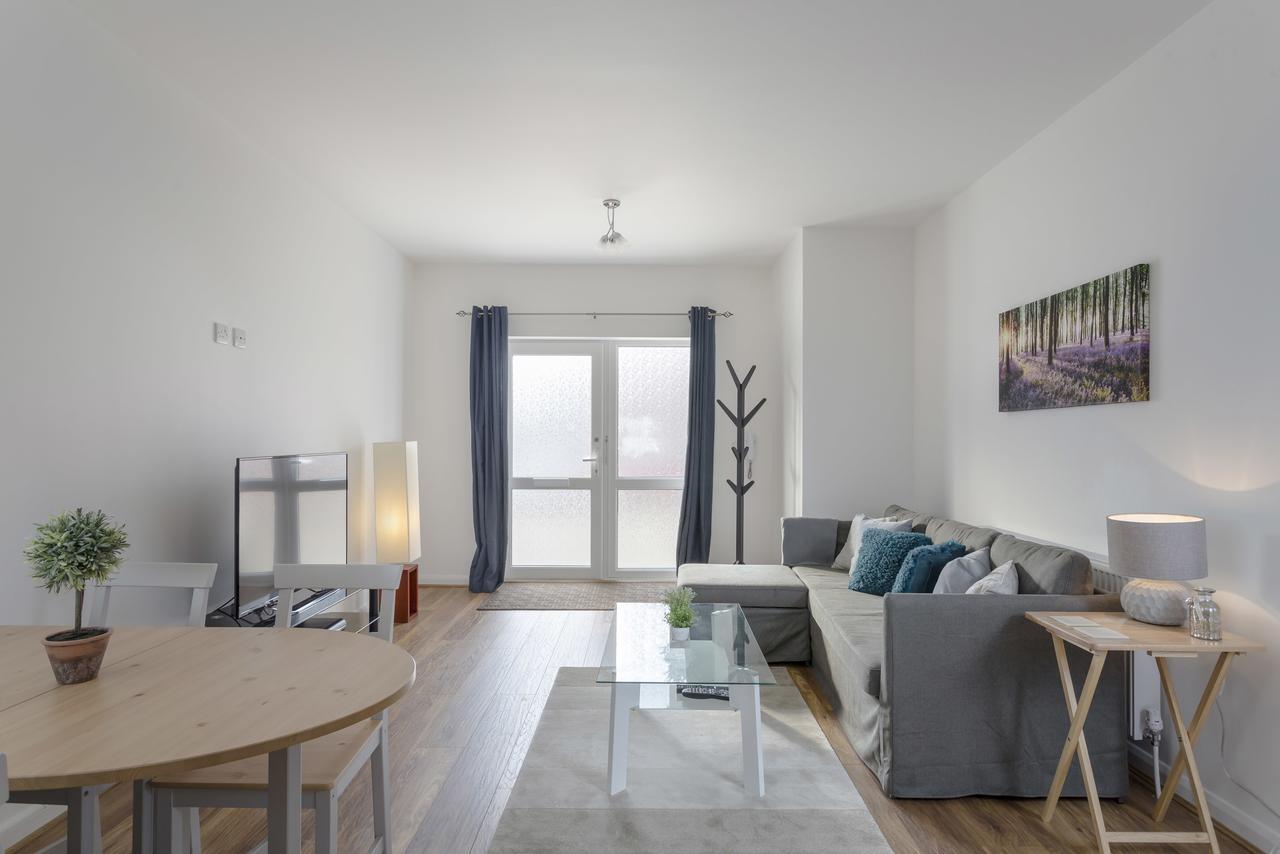 1 Bed Apt Sleeps 4 Luton  Kültér fotó