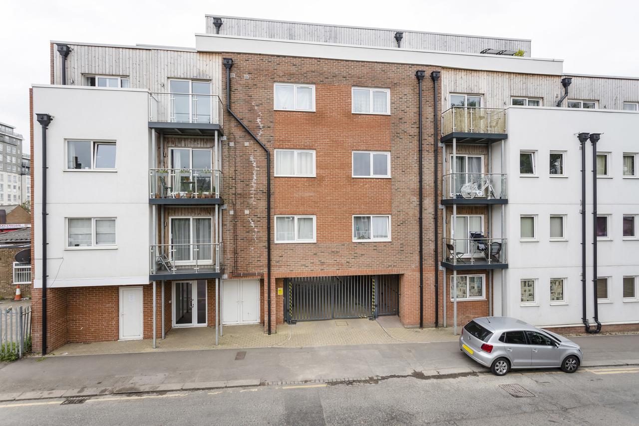 1 Bed Apt Sleeps 4 Luton  Kültér fotó