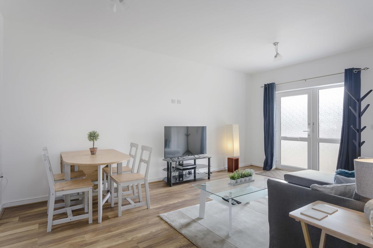1 Bed Apt Sleeps 4 Luton  Kültér fotó