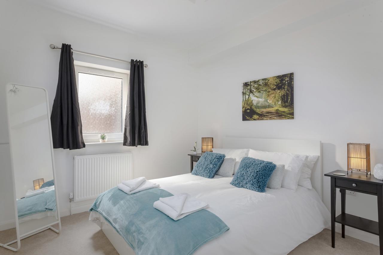 1 Bed Apt Sleeps 4 Luton  Kültér fotó